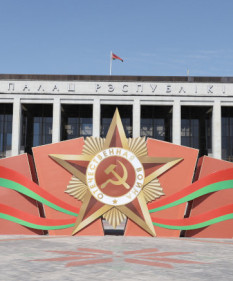 Праздник со слезами на глазах. Беларусь отмечает День Великой Победы