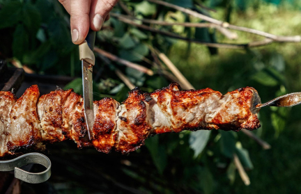 Свинина в яблоках, аджике или майонезе с лимоном: такой шашлык получается в разы вкуснее обычного