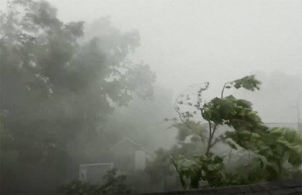 Торнадо в пригороде Парижа: один погибший, девять пострадавших