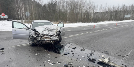 В Гомельском районе грузовик проигнорировал знак приоритета: пострадали три человека