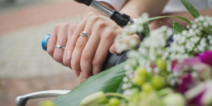 Девушка из Китая получит 1,4 тысячи долларов за страховку отношений