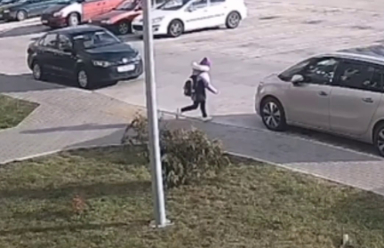 Ребенок сбит во дворе: в Гродно девочка выбежала из-за припаркованных машин