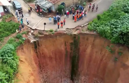Бразильский город начал уходить под землю