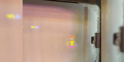 Съел бокал и разбил стекло скорой. В центре Петербурга задержан пьяный мужчина, устроивший хаос на Владимирской площади