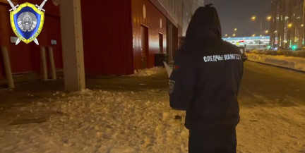 Упавшая с крыши глыба травмировала девушку в Минске