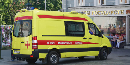 Соседи вызвали скорую девушке после нападения бывшего с ножом