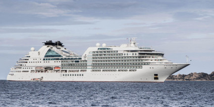 Немецкие лайнеры с 7 000 пассажиров застряли в Персидском заливе