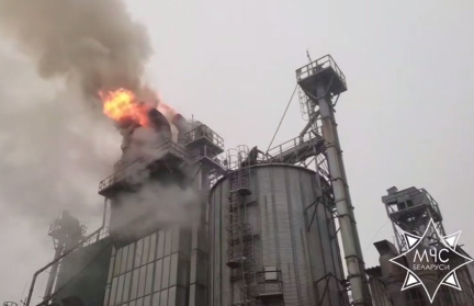 В Буда-Кошелевском районе произошел пожар на зерносушильном комплексе