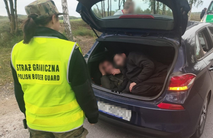 Гражданин Латвии пытался привезти шестерых мигрантов в Польшу
