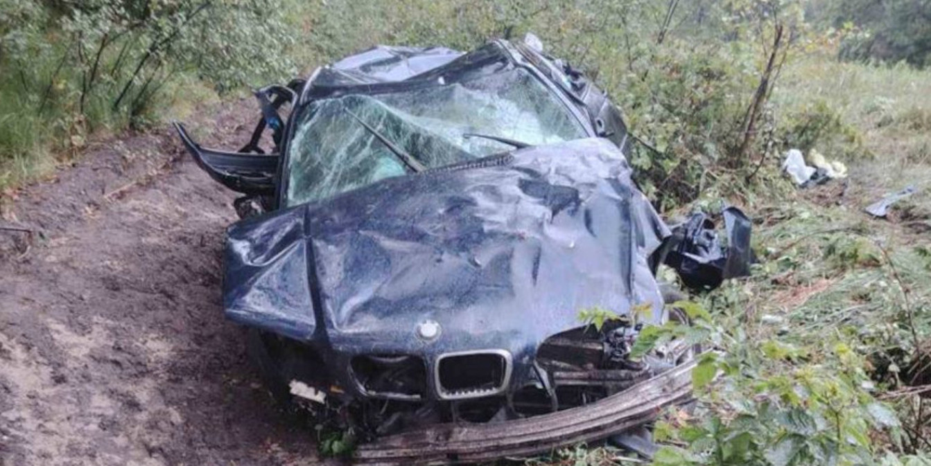 разбитая в аварии BMW