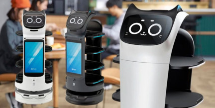 В столовой одной из якутских школ работает робот