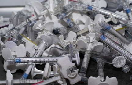 Во Франции 145 человек укололи шприцами на музыкальном фестивале