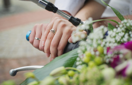 Через 17 лет после спасения девушка стала женой своего героя