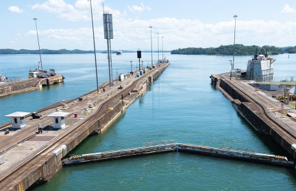 Корабли Америки будут бесплатно курсировать через Панамский канал