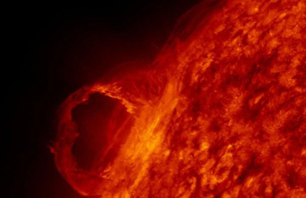 Две мощные вспышки подряд произошли на Солнце