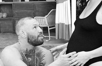 Конор Макгрегор погладил живот беременной Иды Галич