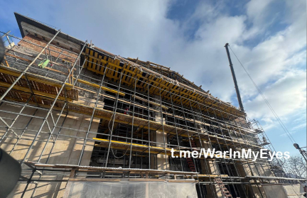 В Мариуполе активно восстанавливается знаменитый драмтеатр, разрушенный ВСУ