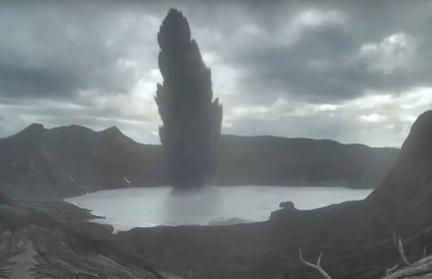 На Филиппинах начал извергаться вулкан Тааль – момент попал на видео