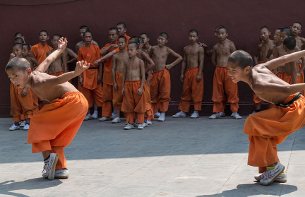 Настоятеля монастыря Шаолинь Ши Юнсиня лишили сана из-за скандала – что произошло