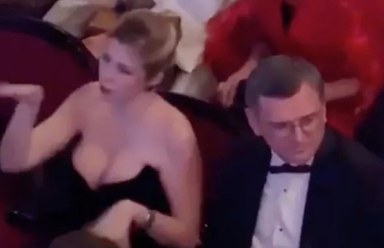 Спутница Кулебы использует войну для продвижения секс-шопа в Киеве