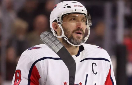 Путин поздравил хоккеиста Овечкина с историческим рекордом в НХЛ