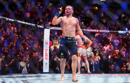 Россиянин Петр Ян победил Двалишвили и вернул себе титул чемпиона UFC