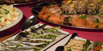 В Таиланде туристы перепутали поминки с фестивалем еды