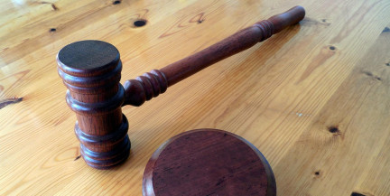 Суд заставил обманутую жену извиниться перед мужем с любовницей