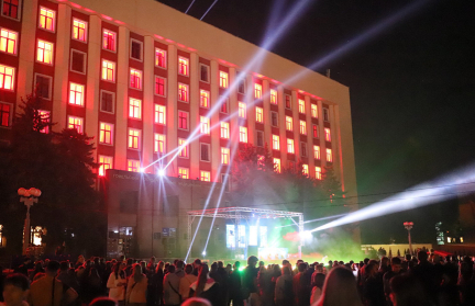 Выступление диджеев, световое шоу и фейерверк. В Гомеле ярко отметили окончание праздничной недели ко Дню города (ФОТОФАКТ)