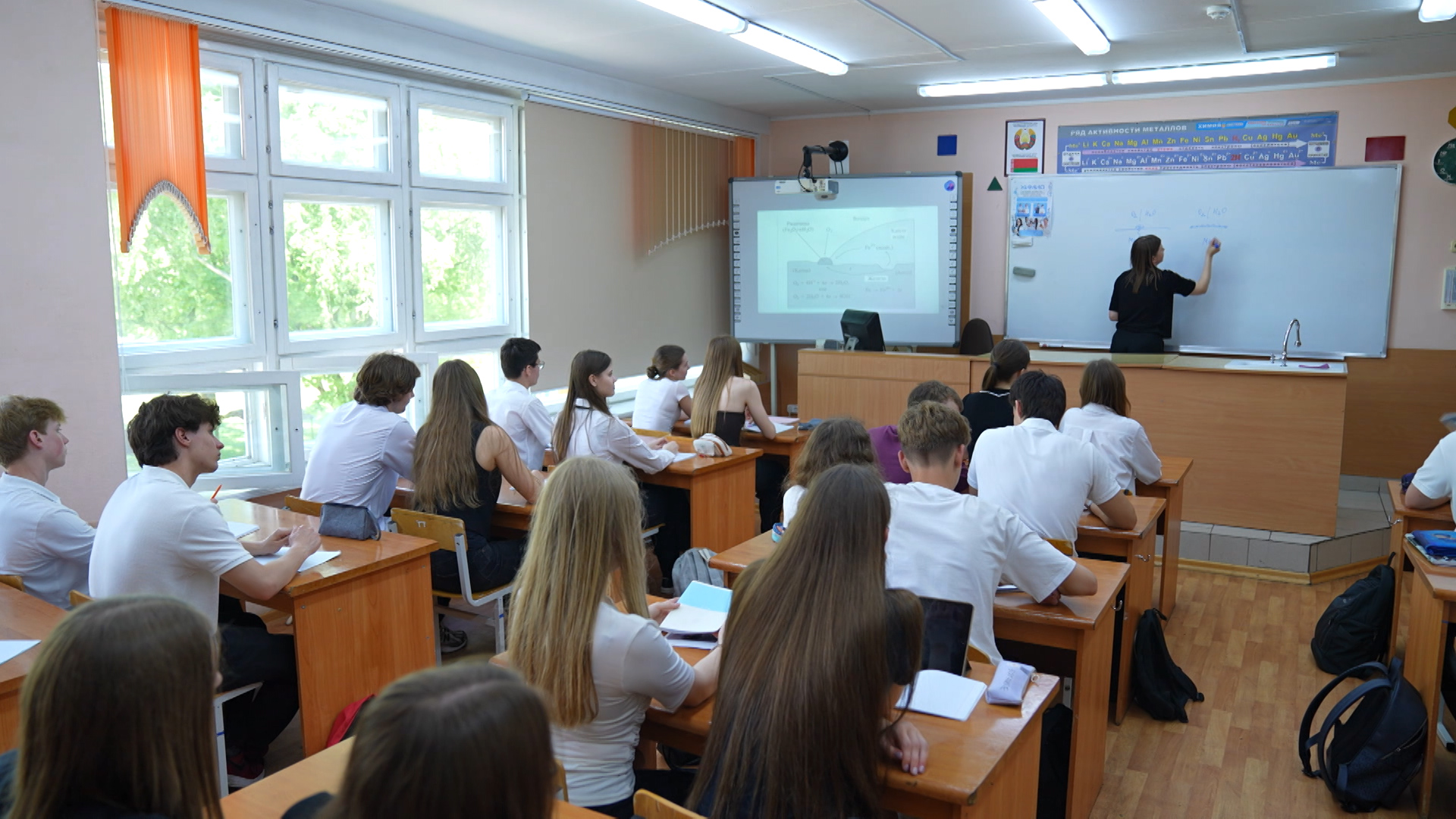 За 12-й гимназией закрепился медицинский профиль: из этих стен вышли 900 белорусских врачей