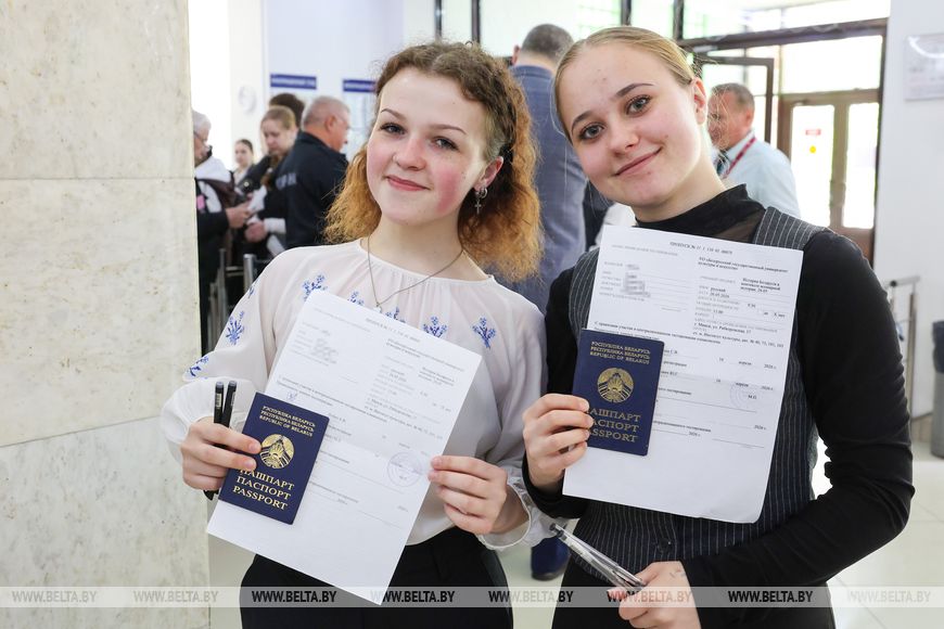 Сдача ЦЭ и ЦТ 26 мая 2026: абитуриенты с паспортами и бланками
